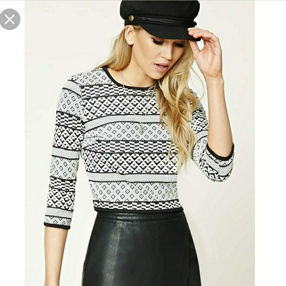Forever 21 Tops - ⚠️3 for 30!! Patterned Crop Top